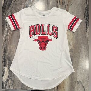 NBA Chicago Bulls Women’s Mesh Jersey Tee — White & Red (Size M)